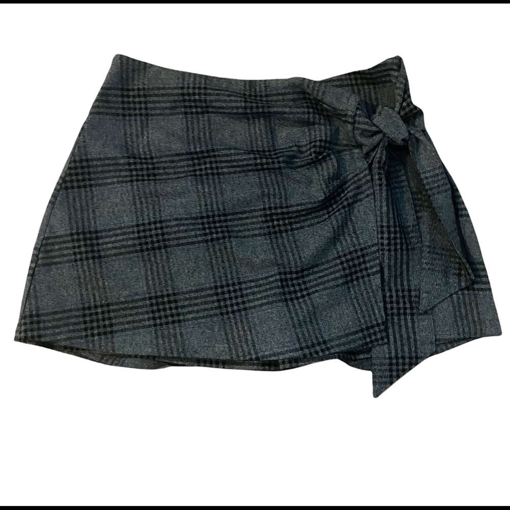 Plaid skort with bow